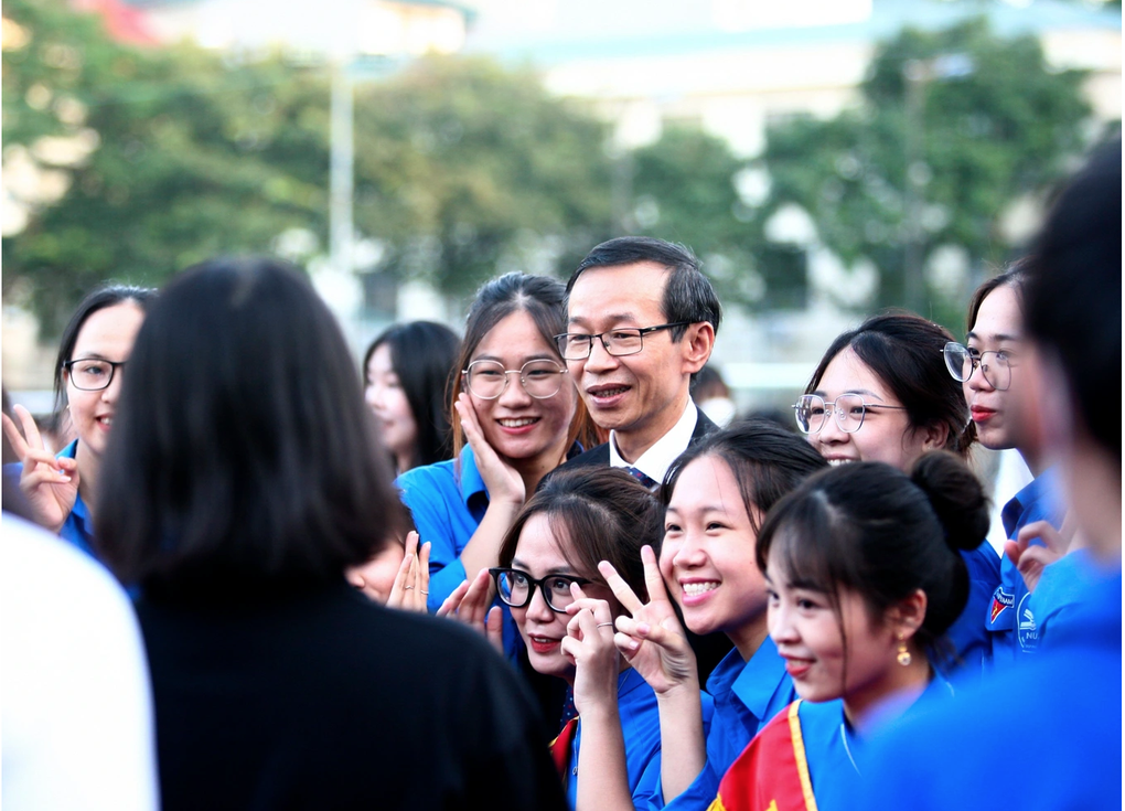 Hiệu trưởng Đại học Sư phạm nhắn phụ huynh đừng bắt con chín ép - 1 Hiệu trưởng Đại học Sư phạm nhắn phụ huynh đừng bắt con chín ép - 1