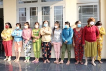 Bắt sòng bạc toàn "quý bà", thu giữ hơn 230 triệu đồng