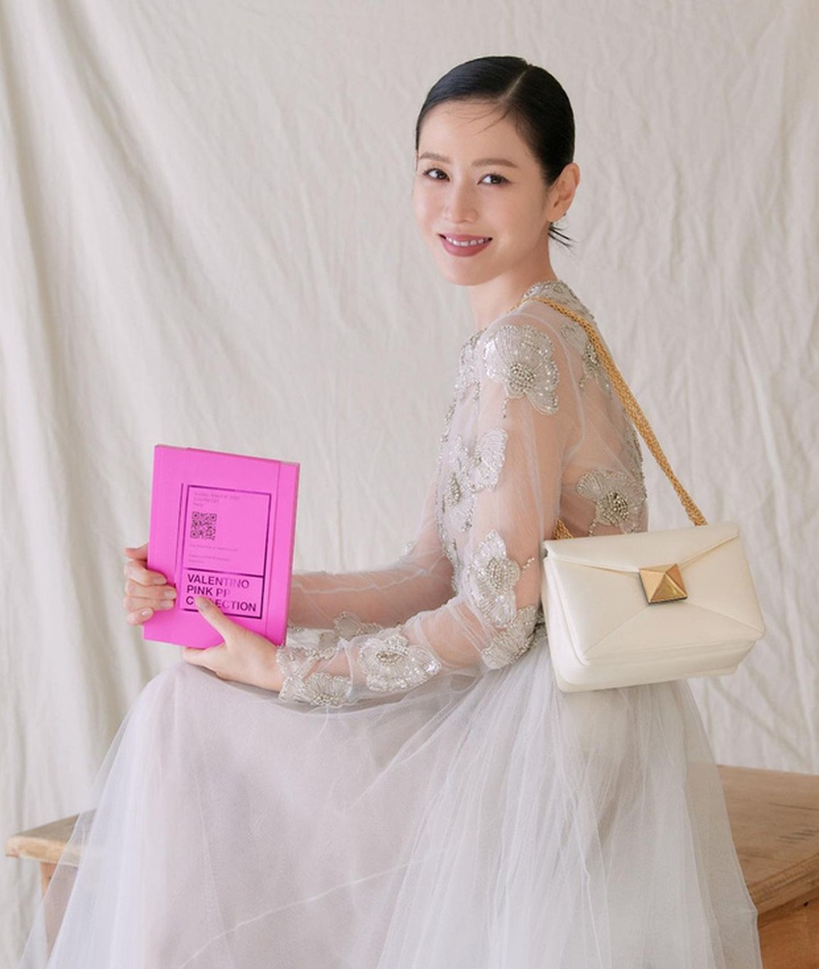 Cô dâu Son Ye Jin thay ba chiếc váy cưới trong hôn lễ thế kỷ - 2 Cô dâu Son Ye Jin thay ba chiếc váy cưới trong hôn lễ thế kỷ - 2
