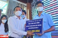 "Chúng em rất xúc động khi nhận học bổng vì khó khăn do dịch Covid-19"