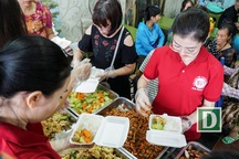 "Mục sở thị" quán cơm 2.000 đồng ở Hà Nội