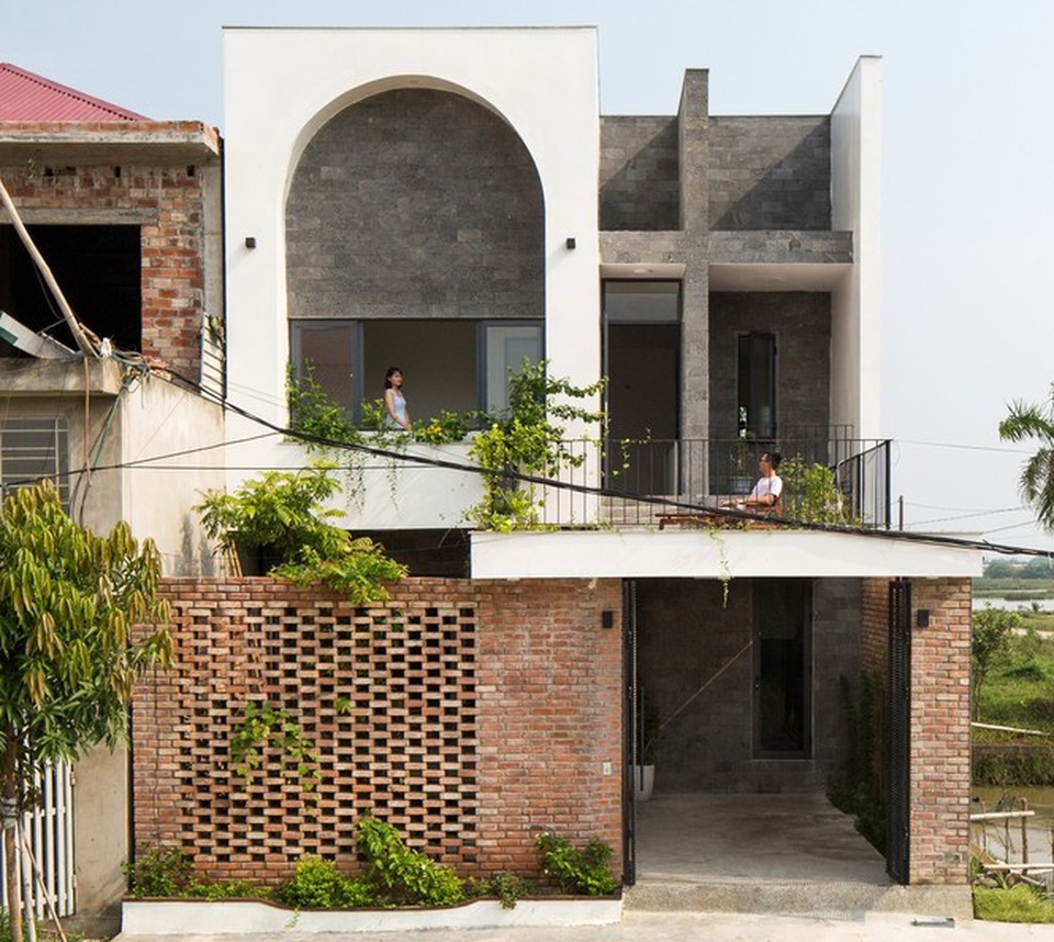 Nhà 2 tầng chốn quê thanh bình nhưng vô cùng ấn tượng ở Hà Tĩnh - 1 Nhà 2 tầng chốn quê thanh bình nhưng vô cùng ấn tượng ở Hà Tĩnh - 1