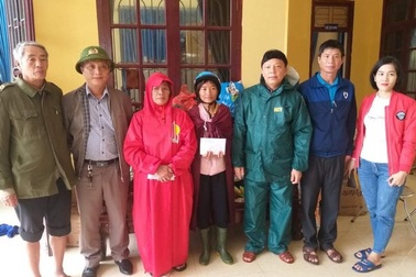 Chủ tịch xã qua đời sau khi giúp dân được truy tặng Huân chương Lao động