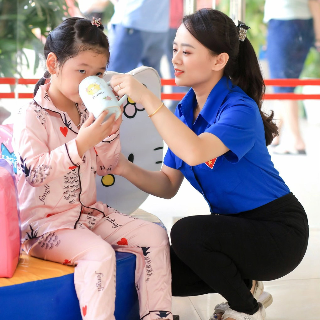 Đọ nhan sắc các nữ cán bộ Đoàn xứ Thanh - 10