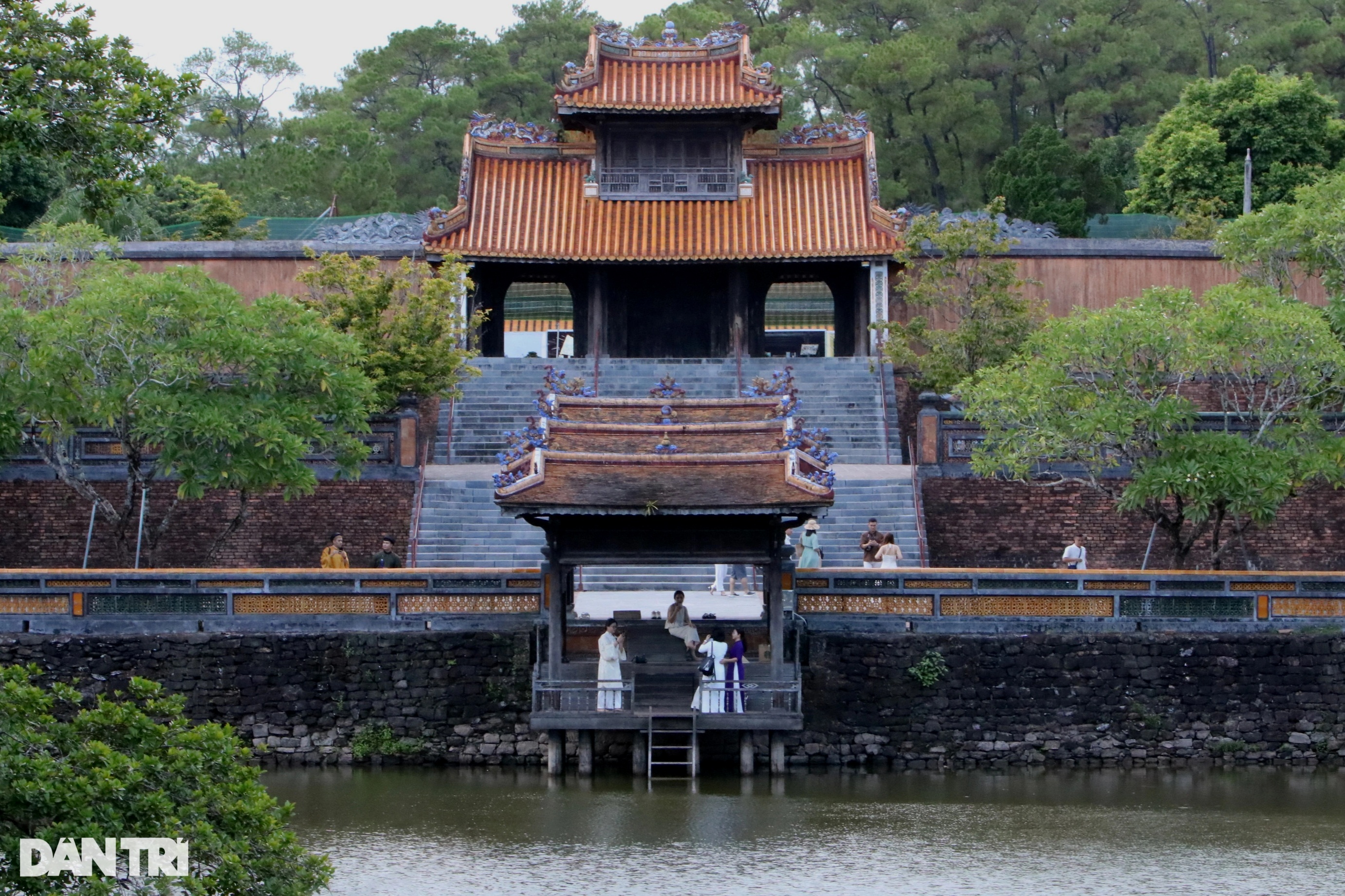 View - Nơi yên nghỉ của vua Tự Đức - vị vua nổi tiếng uyên bác của triều Nguyễn | Báo Dân trí