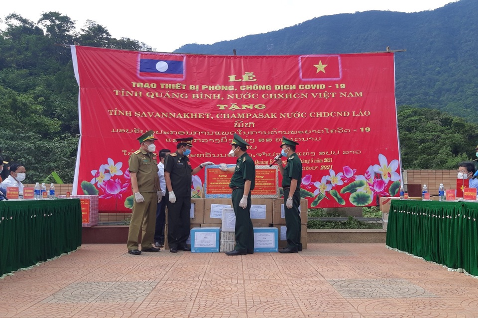 Hỗ trợ thiết bị phòng, chống dịch trị giá hơn 2 tỷ đồng cho nước bạn Lào - 2 Hỗ trợ thiết bị phòng, chống dịch trị giá hơn 2 tỷ đồng cho nước bạn Lào - 2