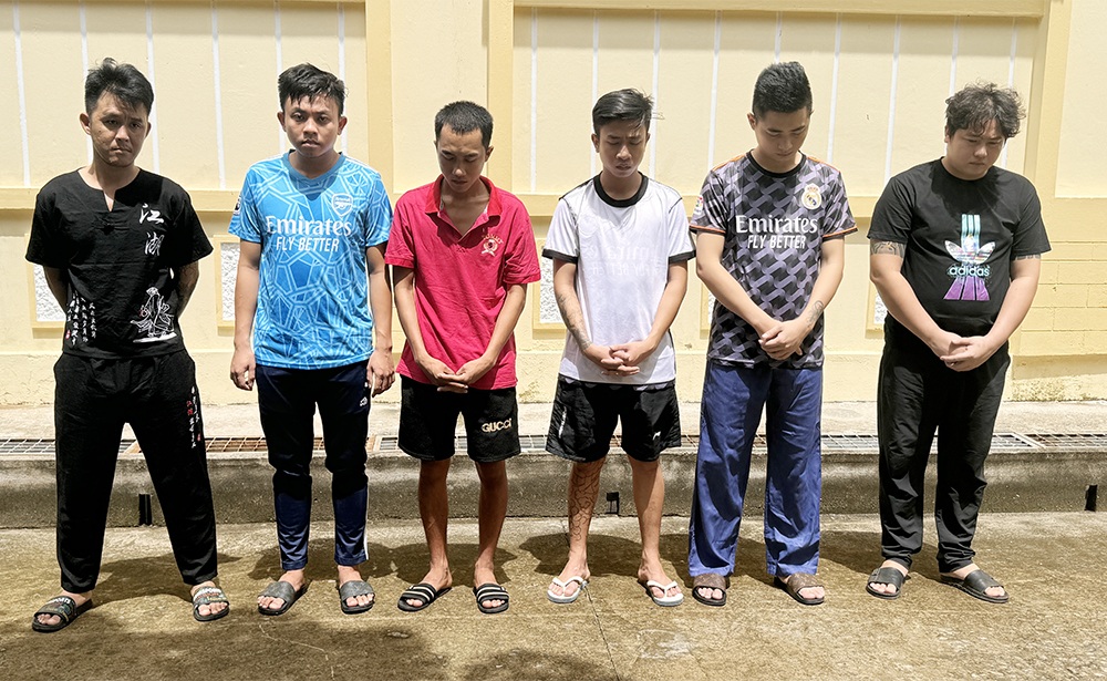 Couple and their underlings were prosecuted for electrocuting and locking up borrowers - 1 Chích điện rồi nhốt người vay tiền, cặp vợ chồng và đàn em bị khởi tố - 1