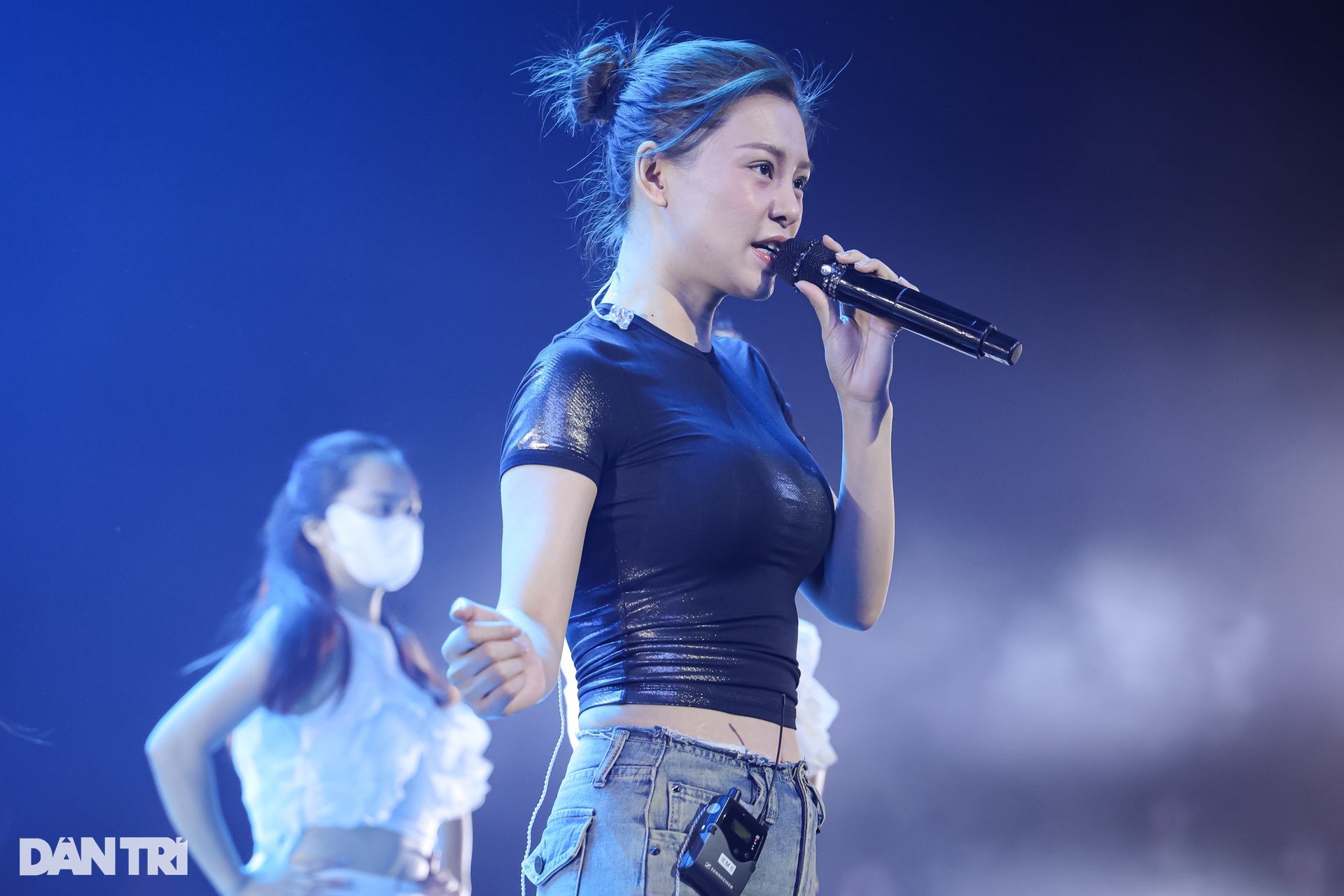 Hương Tràm và dàn nghệ sĩ tổng duyệt trước đêm nhạc Rực rỡ ngày mới - 8 Hương Tràm và dàn nghệ sĩ tổng duyệt trước đêm nhạc Rực rỡ ngày mới - 8