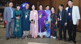 Lan Hương "Em bé Hà Nội" và dàn nghệ sĩ gạo cội hội tụ ở thảm đỏ DANAFF III - 2