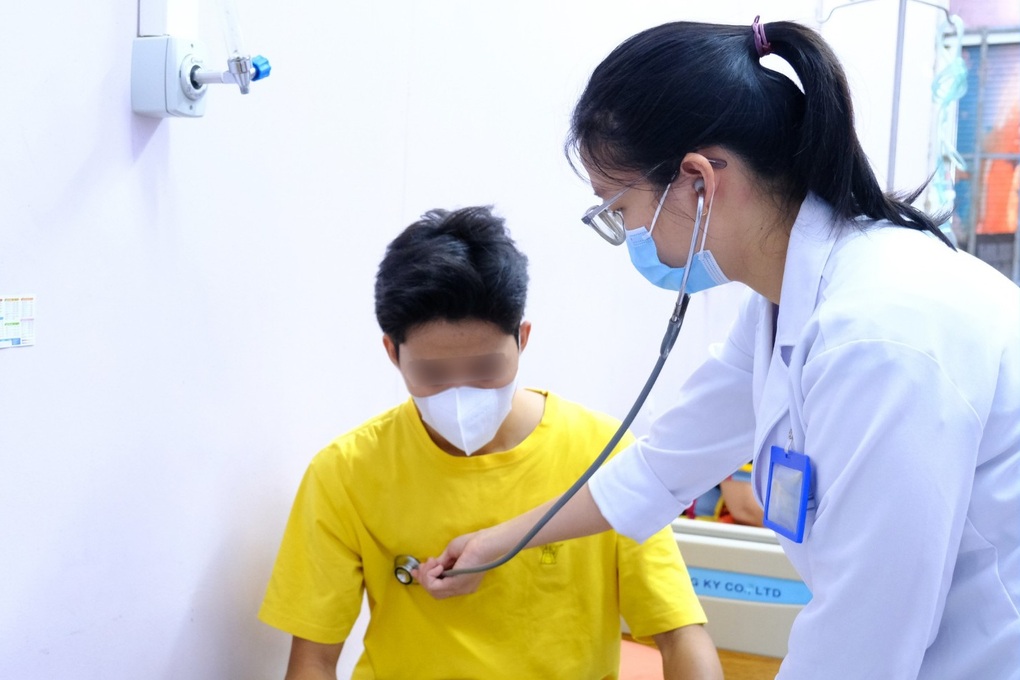 Tiếp xúc bùn đất ở khu cắm trại, chàng trai nhiễm xoắn khuẩn nguy hiểm - 1 Tiếp xúc bùn đất ở khu cắm trại, chàng trai nhiễm xoắn khuẩn nguy hiểm - 1