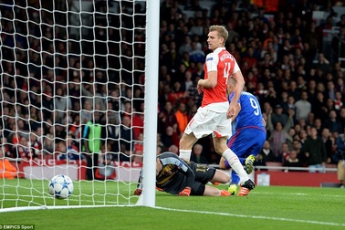 Arsenal 2-3 Olympiakos: Thầy trò Wenger đứng trước nguy cơ bị loại