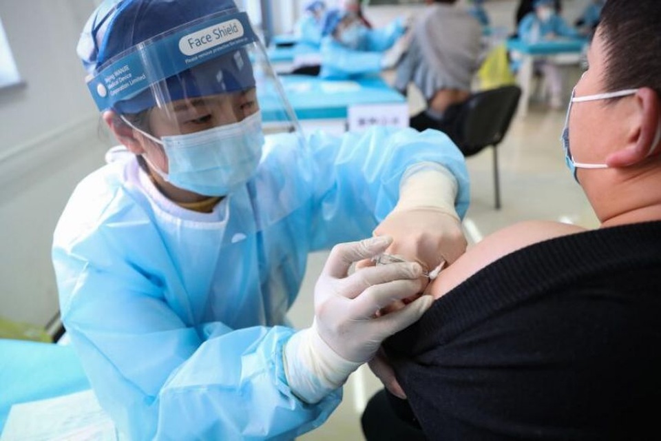 Người dân ngại vắc xin nội địa, Trung Quốc gặp khó trong chống Covid-19 - 1 Người dân ngại vắc xin nội địa, Trung Quốc gặp khó trong chống Covid-19 - 1