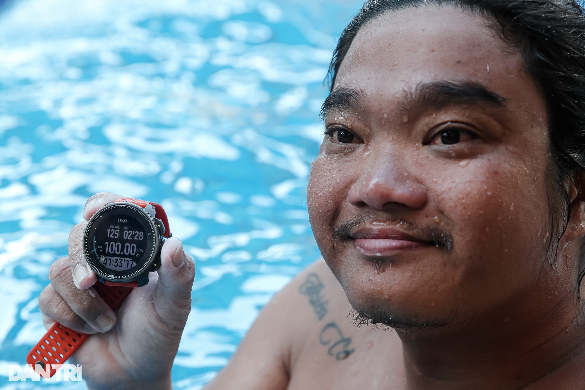Người đàn ông bơi 100km trong 2 ngày để viết tiếp cuộc đời cho một bệnh nhi - 13