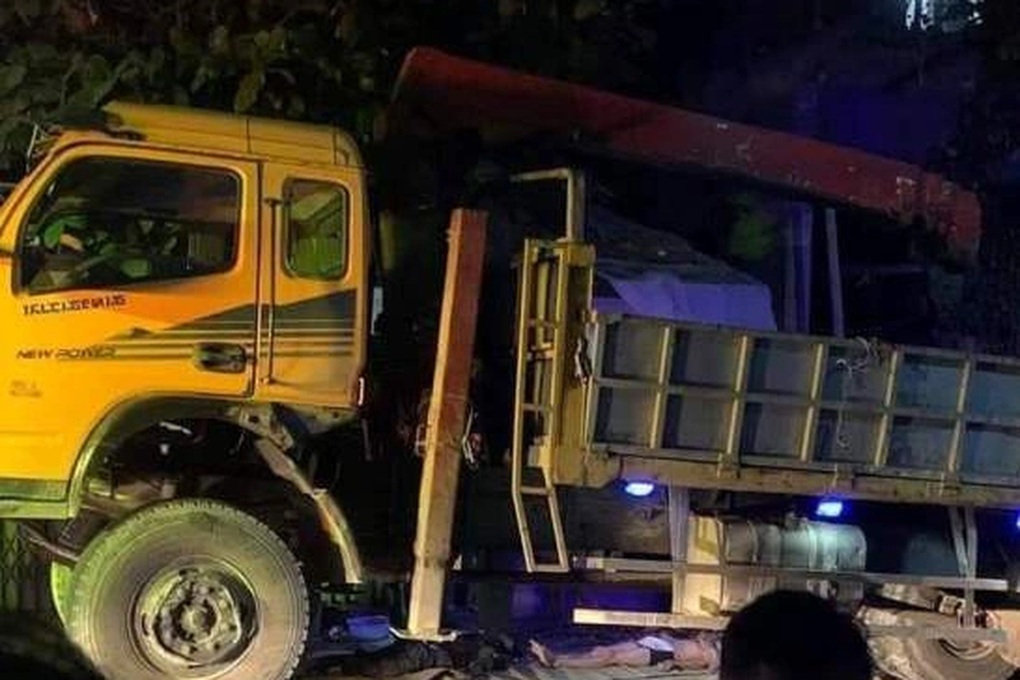 3 thanh niên tử vong dưới gầm xe tải - 1 3 thanh niên tử vong dưới gầm xe tải - 1