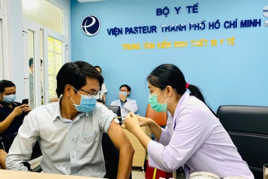 Sáng 13/8, TPHCM có quận đầu tiên hoàn thành tiêm vắc xin Covid-19 mũi một
