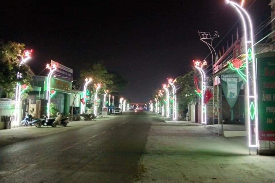 Thợ làm cây nêu tất bật trả hàng ngày giáp Tết - 13