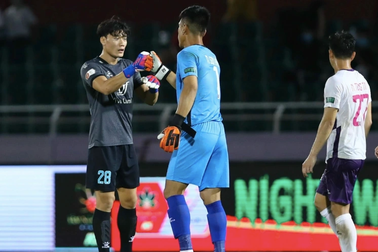 Thủ môn Bùi Tiến Dũng khoác áo CLB Hoàng Anh Gia Lai