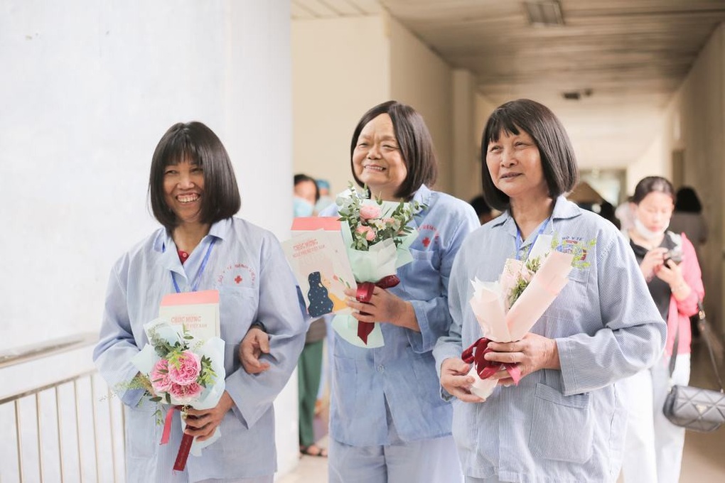 Yakult Trao yêu thương - Gửi ngọt ngào đến bệnh nhân ung thư - 2 Yakult Trao yêu thương - Gửi ngọt ngào đến bệnh nhân ung thư - 2