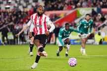 Salah ghi bàn muộn, Liverpool vẫn thua đau trên sân Brentford