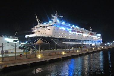 Tàu chở hơn 1.000 lao động Việt Nam từ Libya về muộn