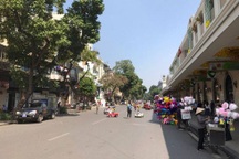 Hà Nội: Ép du khách mua tăm từ thiện với giá 500.000 đồng/gói