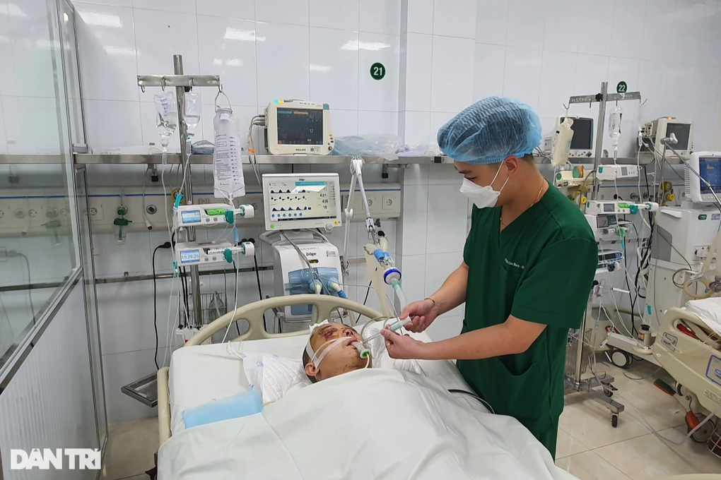 Gói xôi 10 ngàn chia 2 bữa, vợ nghèo khẩn cầu cứu chồng đang nguy kịch - 1 Gói xôi 10 ngàn chia 2 bữa, vợ nghèo khẩn cầu cứu chồng đang nguy kịch - 1