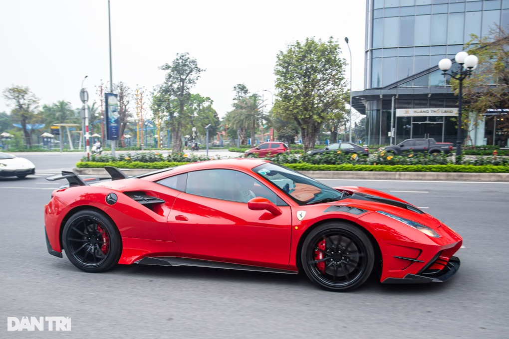 Ferrari 488 GTB từng vướng lùm xùm lăng mạ CSGT tiếp tục được rao bán - 11 Ferrari 488 GTB từng vướng lùm xùm lăng mạ CSGT tiếp tục được rao bán - 11