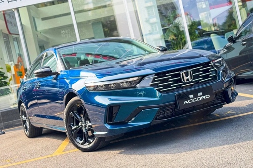 Đối thủ của Toyota Camry chạm “đáy” mới, hạ giá gần 300 triệu đồng - 3 Đối thủ của Toyota Camry chạm “đáy” mới, hạ giá gần 300 triệu đồng - 3