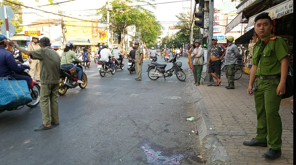 Bắt 6 nghi can chém thanh niên đang uống cà phê tử vong - 1 Bắt 6 nghi can chém thanh niên đang uống cà phê tử vong - 1