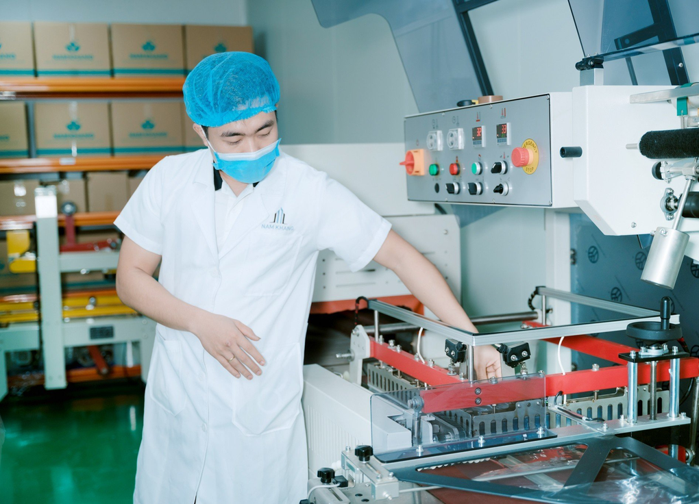 Các đối tác tham quan nhà máy của Dược Mỹ phẩm Nam Khang - 2 Các đối tác tham quan nhà máy của Dược Mỹ phẩm Nam Khang - 2