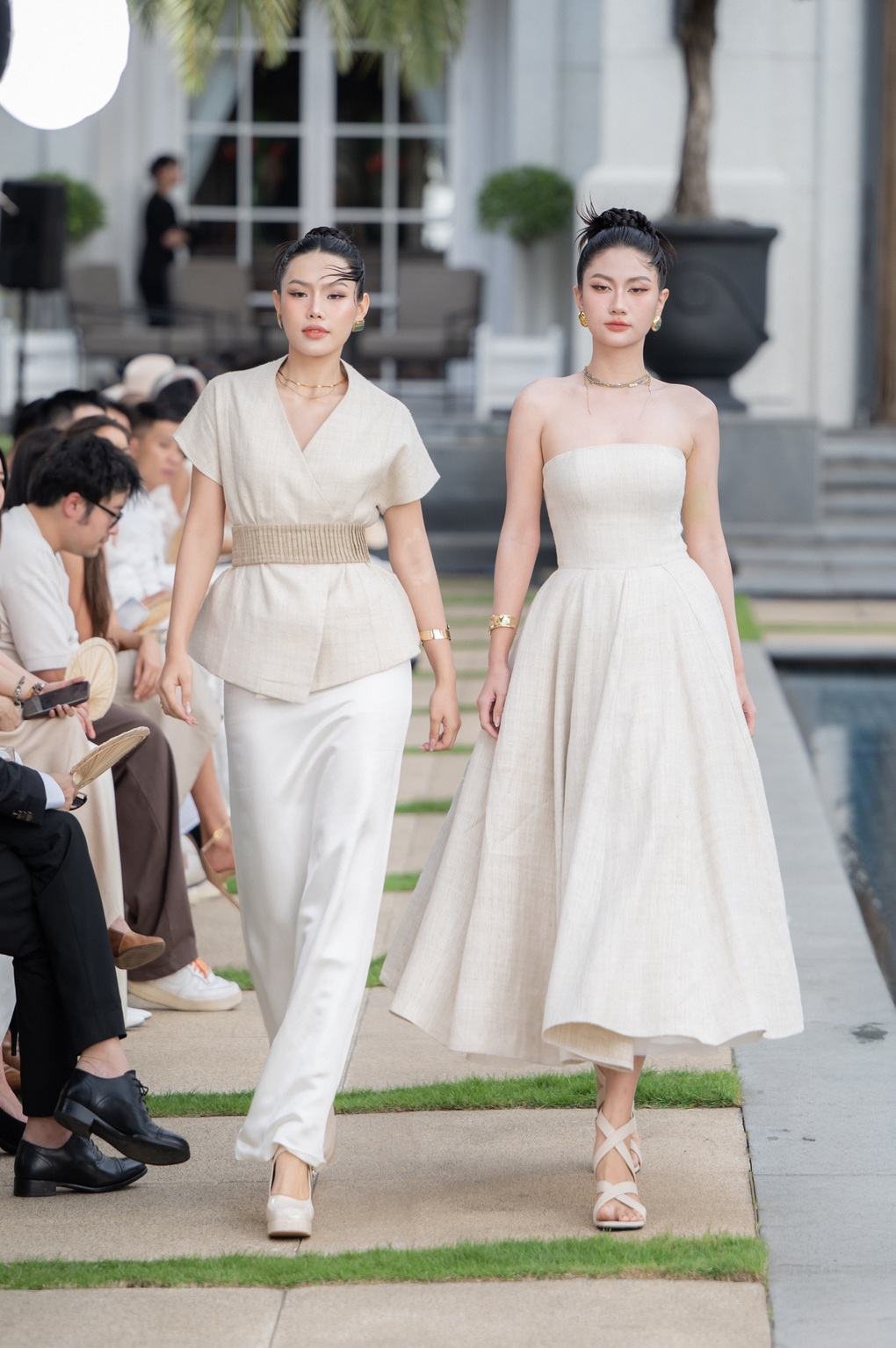 H’Hen Niê khoe bụng bầu trên sàn catwalk trước khi nghỉ sinh - 3 H’Hen Niê khoe bụng bầu trên sàn catwalk trước khi nghỉ sinh - 3