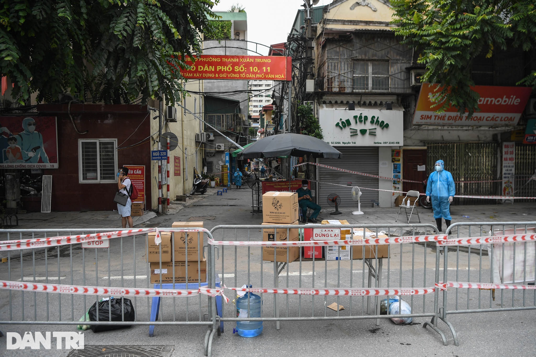 Hà Nội: Đi từng ngõ, gõ từng nhà tiếp tế cho ổ dịch quận Thanh Xuân - 1 Hà Nội: Đi từng ngõ, gõ từng nhà tiếp tế cho ổ dịch quận Thanh Xuân - 1