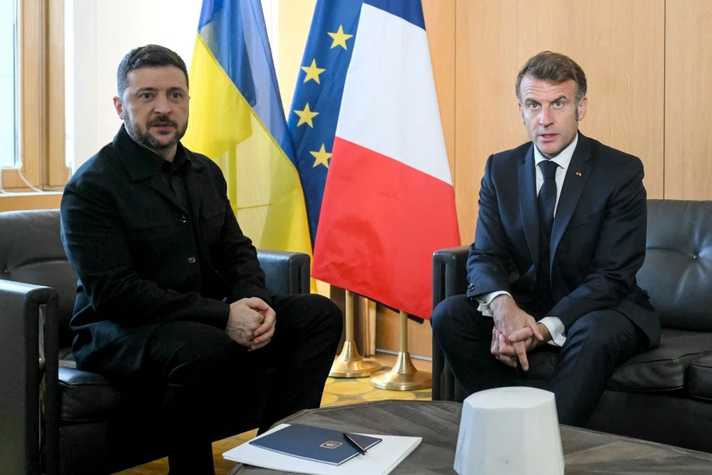 Tổng thống Ukraine đến Pháp, sẵn sàng ký thỏa thuận lịch sử - 1 Tổng thống Ukraine đến Pháp, sẵn sàng ký thỏa thuận lịch sử - 1