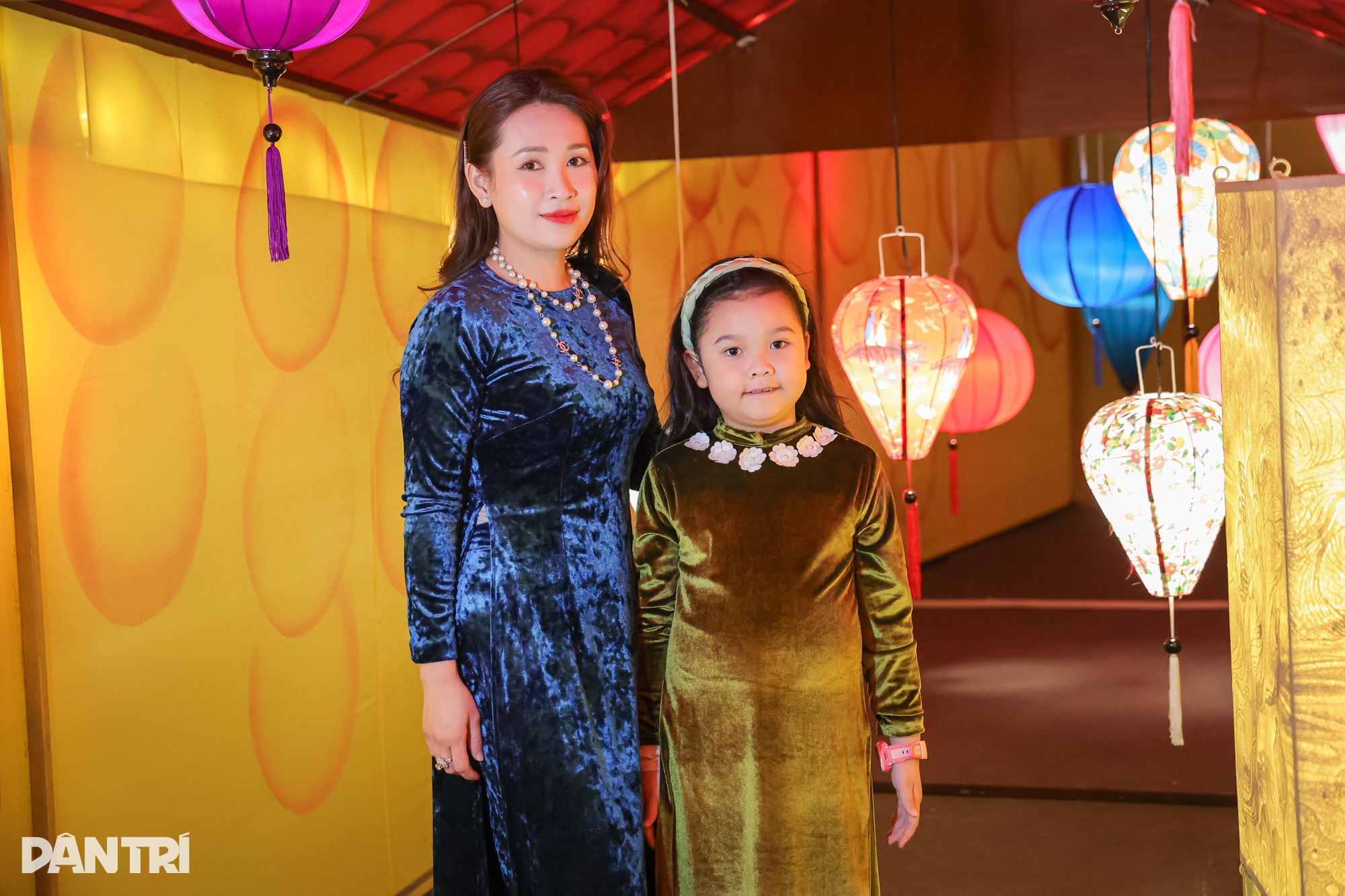 ໂຄມໄຟຂະໜາດໃຫຍ່ 70 ແມັດ ສ້າງຄວາມແປກໃຈໃຫ້ນັກທ່ອງທ່ຽວຊາວຍີ່ປຸ່ນ: ຊາວຫວຽດນາມ ມີຄວາມຄິດສ້າງສັນ! - 4 Đèn lồng khổng lồ 70m làm khách Nhật bất ngờ: Người Việt quá sáng tạo! - 4