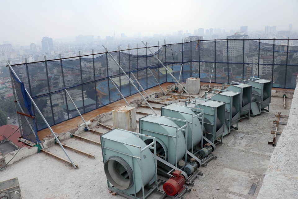 Bên trong tòa nhà 8B Lê Trực sau 5 năm lặc lè với việc cắt ngọn - 5 Bên trong tòa nhà 8B Lê Trực sau 5 năm lặc lè với việc cắt ngọn - 5