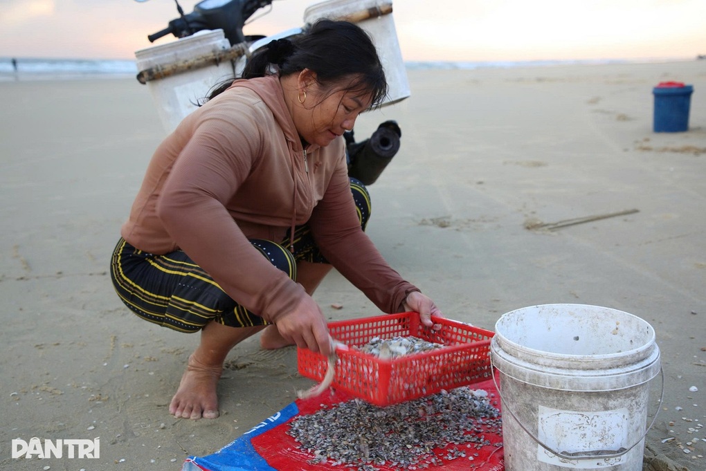 Món ốc “không dành cho người vội vàng”, ăn cả tiếng mới xong  - 1