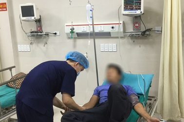 Rửa dạ dày vì ăn mật cá trắm, bệnh nhân “cạch đến già” món ăn truyền miệng