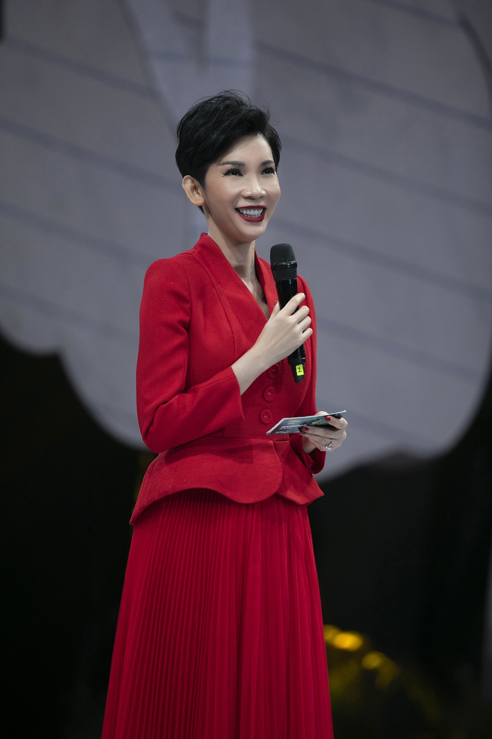Lan Khuê, Khánh Vân cuốn hút trên sàn catwalk - 5 Lan Khuê, Khánh Vân cuốn hút trên sàn catwalk - 5