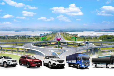 Cú chốt cuối năm: Hãng ô tô "đua" tặng 100% phí trước bạ, ngân hàng “chớp” thời cơ