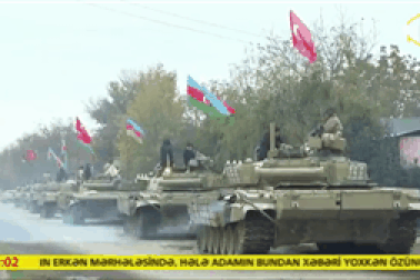 Xe tăng Azerbaijan ùn ùn tiến vào tiếp quản quận đầu tiên từ Armenia