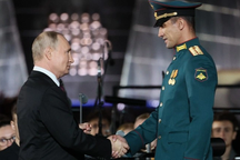 Ông Putin khen thưởng kíp xe tăng Nga một mình đối đầu 8 thiết giáp Ukraine