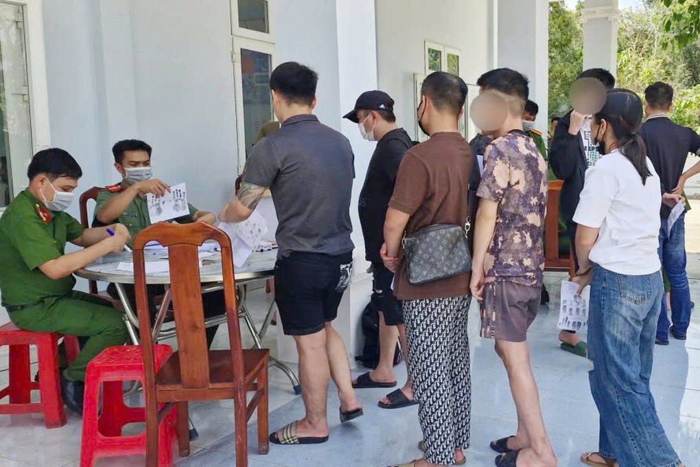 Tây Ninh tiếp nhận 59 công dân về từ Campuchia - 1