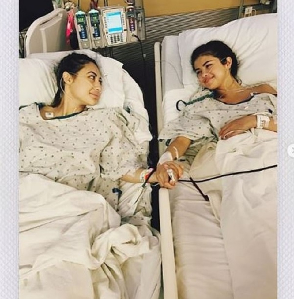 Selena Gomez tự tin khoe vết sẹo khủng sau ca ghép thận - 2 Selena Gomez tự tin khoe vết sẹo khủng sau ca ghép thận - 2