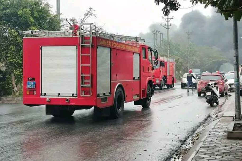 Cháy công ty sản xuất đế giày ở Nam Định - 2 Cháy công ty sản xuất đế giày ở Nam Định - 2
