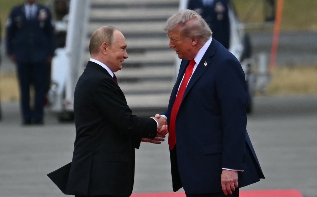 Chuyên gia ngôn ngữ hình thể giải mã cái bắt tay của ông Trump và ông Putin - 1 Chuyên gia ngôn ngữ hình thể giải mã cái bắt tay của ông Trump và ông Putin - 1