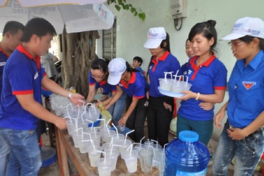 1.000 cốc nước chanh đường miễn phí tiếp sức sĩ tử