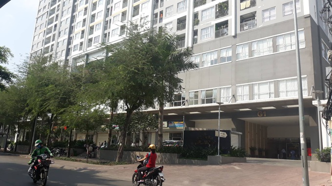 Người dân bức xúc bỏ việc tìm BQL chất vấn, yêu cầu xử lý thật nghiêm vụ bé gái bị cưỡng hôn trong thang máy - Ảnh 1. Người dân bức xúc bỏ việc tìm BQL chất vấn, yêu cầu xử lý thật nghiêm vụ bé gái bị cưỡng hôn trong thang máy - Ảnh 1.