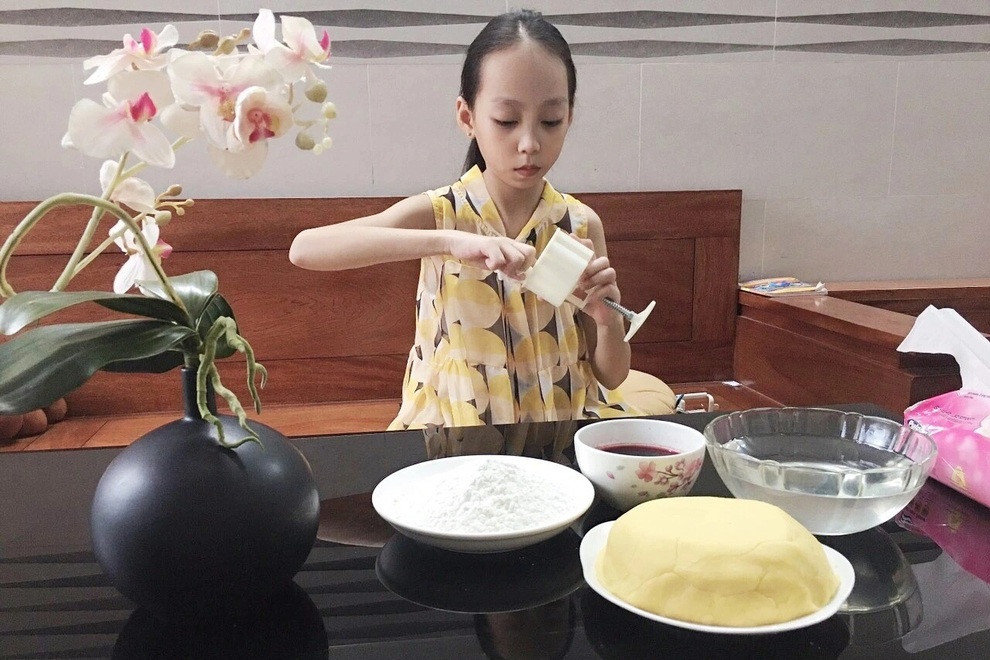 Người dân kém tha thiết với bánh Trung thu vì không phải hàng thiết yếu - 2 Người dân kém tha thiết với bánh Trung thu vì không phải hàng thiết yếu - 2