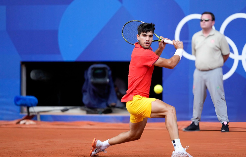 Alcaraz tiến gần tới huy chương tại Olympic 2024 - 1 Alcaraz tiến gần tới huy chương tại Olympic 2024 - 1