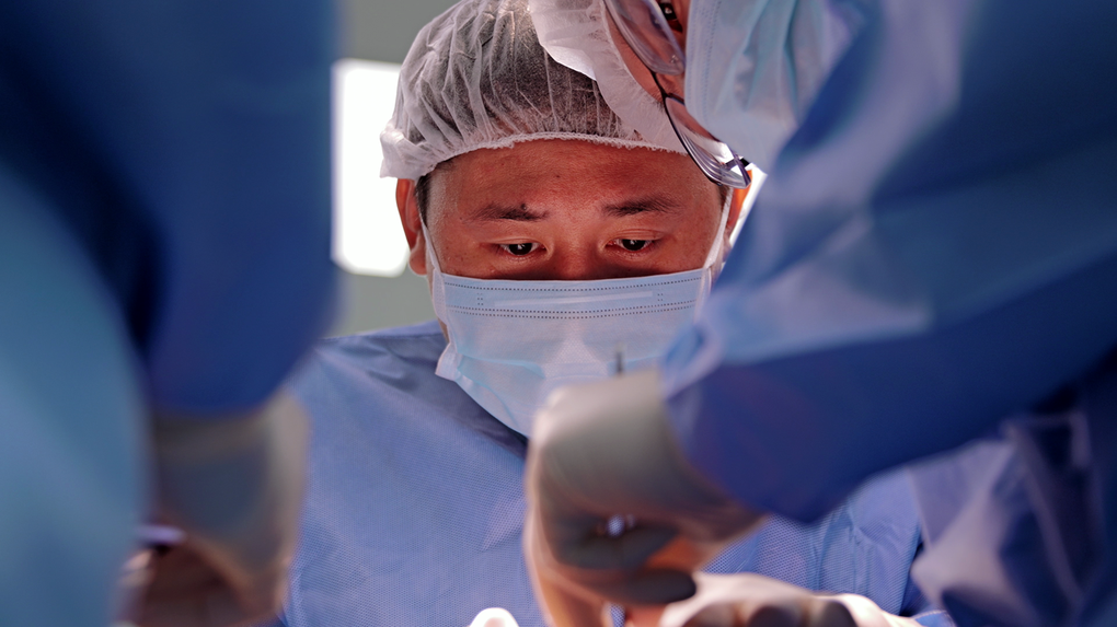 Bên trong phòng mổ thay khớp nhân tạo in 3D cho bé trai 10 tuổi mắc ung thư xương - 6 Bên trong phòng mổ thay khớp nhân tạo in 3D cho bé trai 10 tuổi mắc ung thư xương - 6